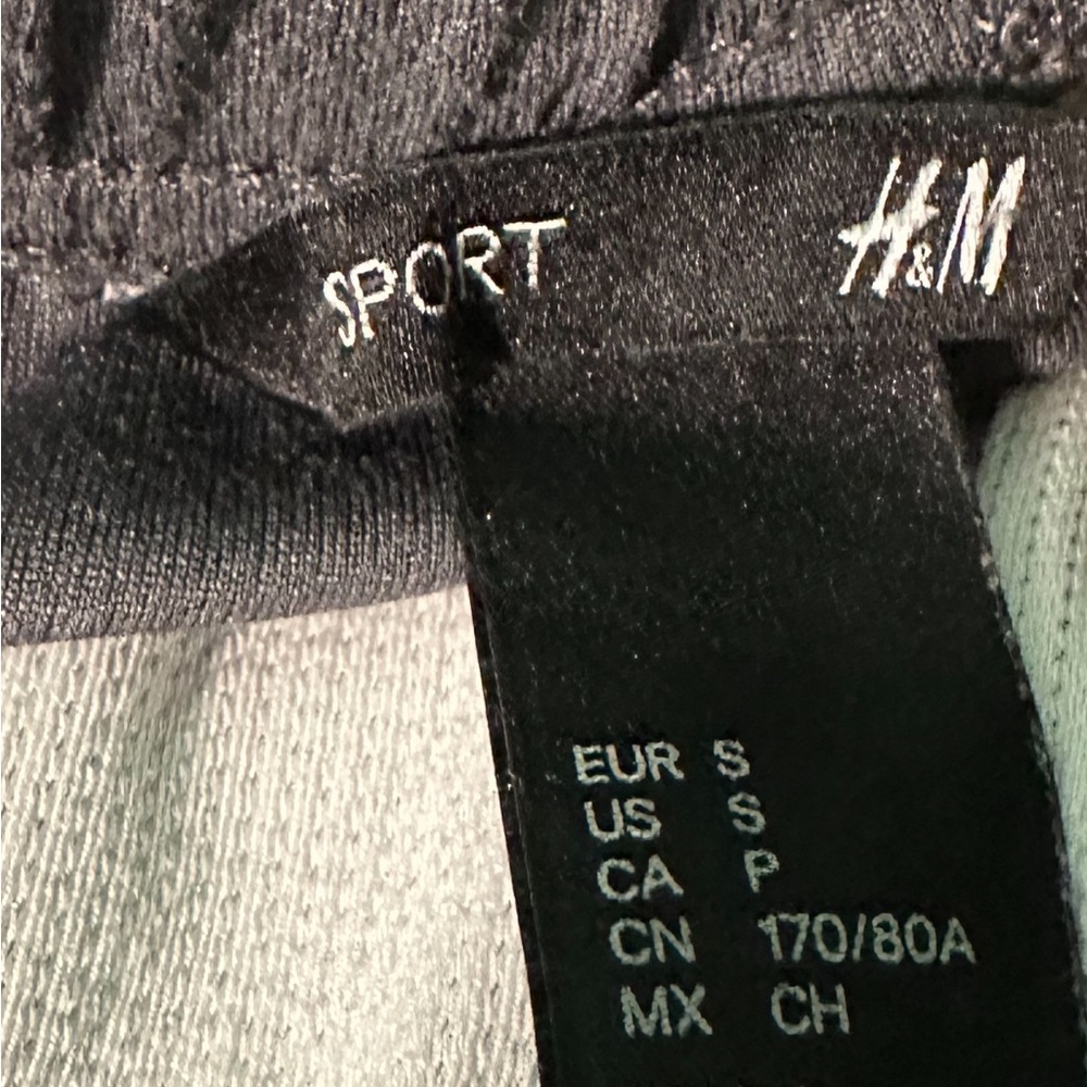 H&M men sport shorts size S excellent condition - Picture 3 of 3